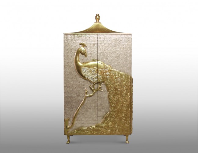 Designed passionately and exquisitely by the incomparable talents powering Koket. The Camilia was created to grace the most regal of dining rooms with its elegance and splendor.
