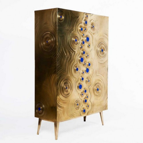 This golden cabinet was designed by Mattia Bonetti. It’s amazing, isn’t it?