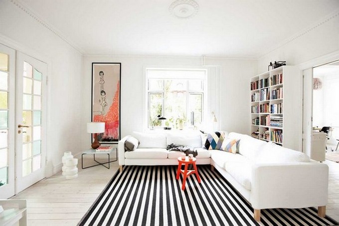 You can opt for a simple two color design, or go for a more abstract multi colored modern striped rug that is more remeniscent of a painting. It’s a great way to add complementary or contrasting colors to a room.