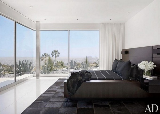 Explore contrasting monochrome schemes.