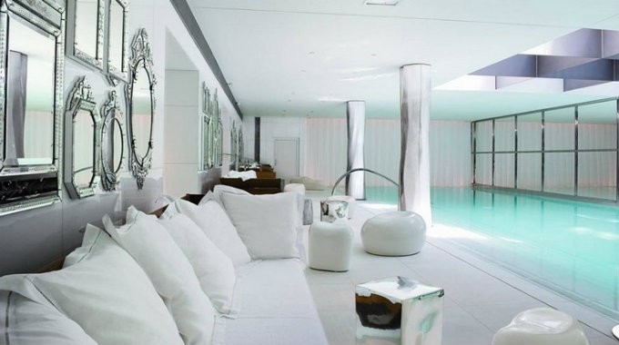 Philippe Starck – Luxurious spa area in Le Royal Monceau Raffles in Paris dominated by white and silver